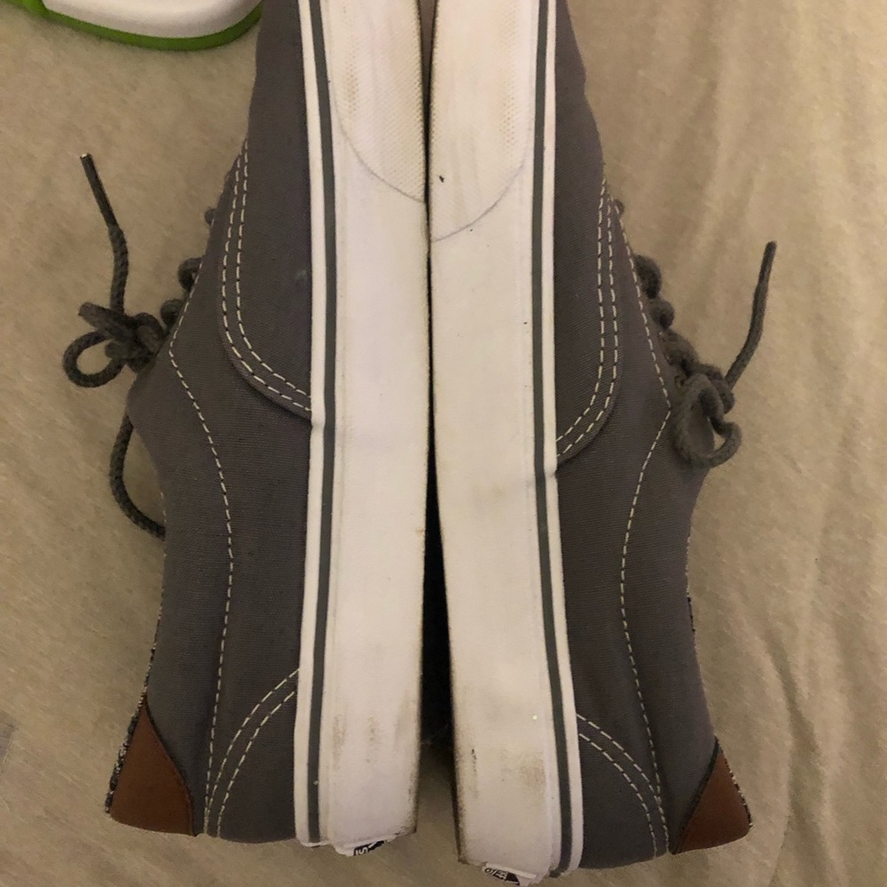 Vans - Picture 3 of 7